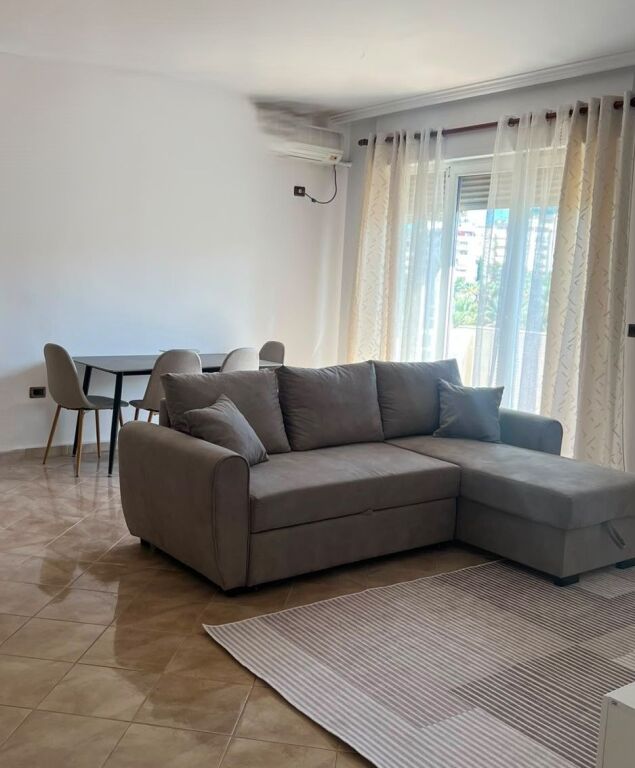 Appartamento in affitto 1+1 a Komuna Parisit