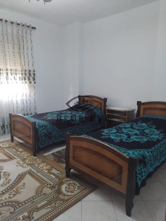 Apartament 2+1+2 për Shitje pranë Pallatit të Sportit
