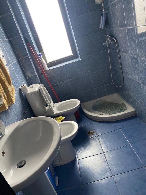 Apartament 2+1 per shitje Kombinat !