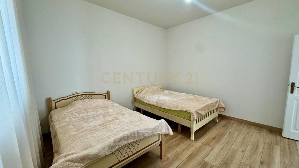 In vendita piano villa 2+1 con ingresso indipendente e cortile privato, Misto Mame!