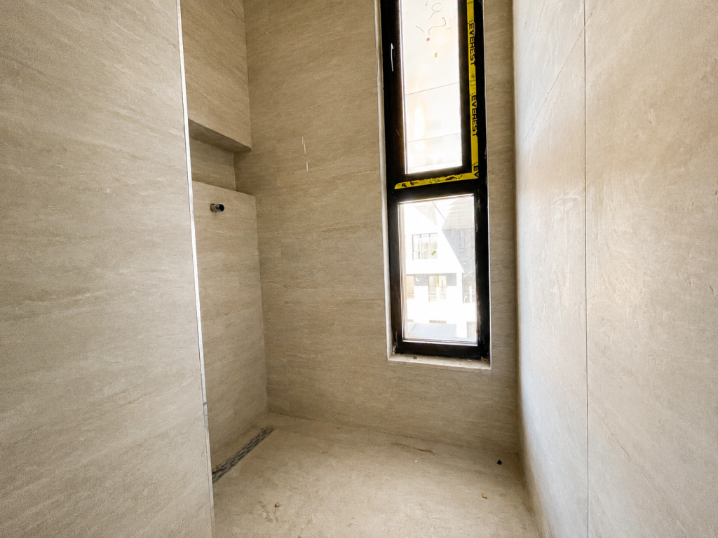 Shitet Apartament 3+1, 140 m² tek Square 21, Tiranë