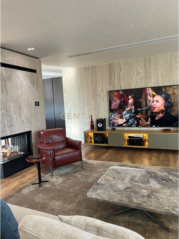 VENDESI PENTHOUSE UNICO NEL CUORE DELL'EX BLOCCO Penthouse Esclusivo – Un Nuovo Standard di Vita di Lusso!
