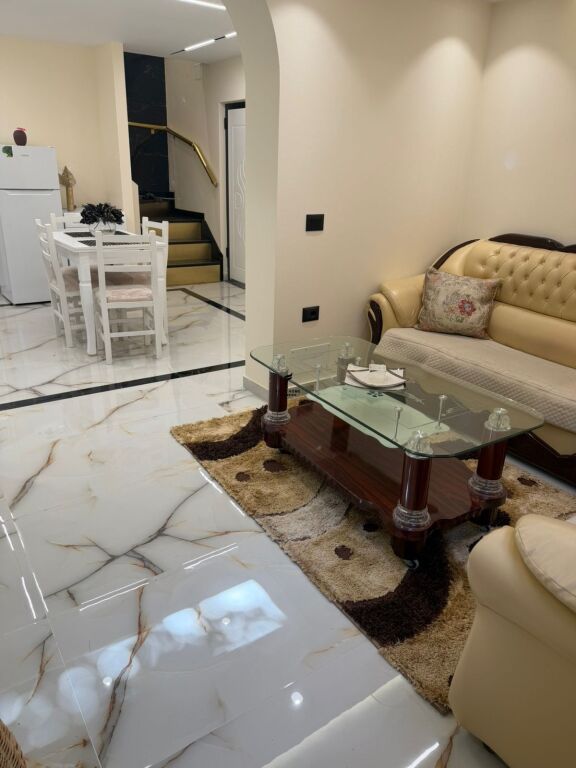 APPARTAMENTO IN AFFITTO 2+1+2 VIA ELBASANIT 80.000 LEKE FH-79913