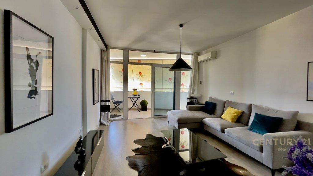 QIRA, APARTAMENT MODERN 1+1, RRUGA KAVAJËS‼️