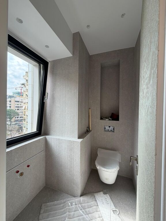 Shitet apartament 2+1 + 2 tualete Ambassador 3, prane stadiumit air albania