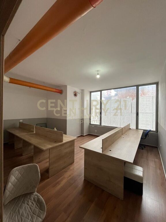 Locale Commerciale in Affitto a Kazazi, Durrës - 800€ | 160 m²