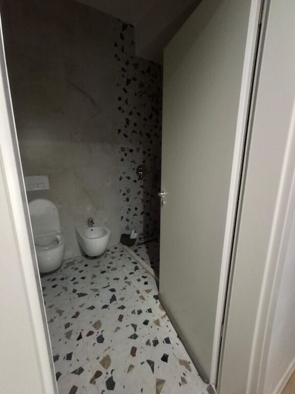 🏡 Apartment 1+1 + Parking Spot for Rent – 📍 Ali Demi Mangalem 21💰 Price: 50,000 Lek/Month