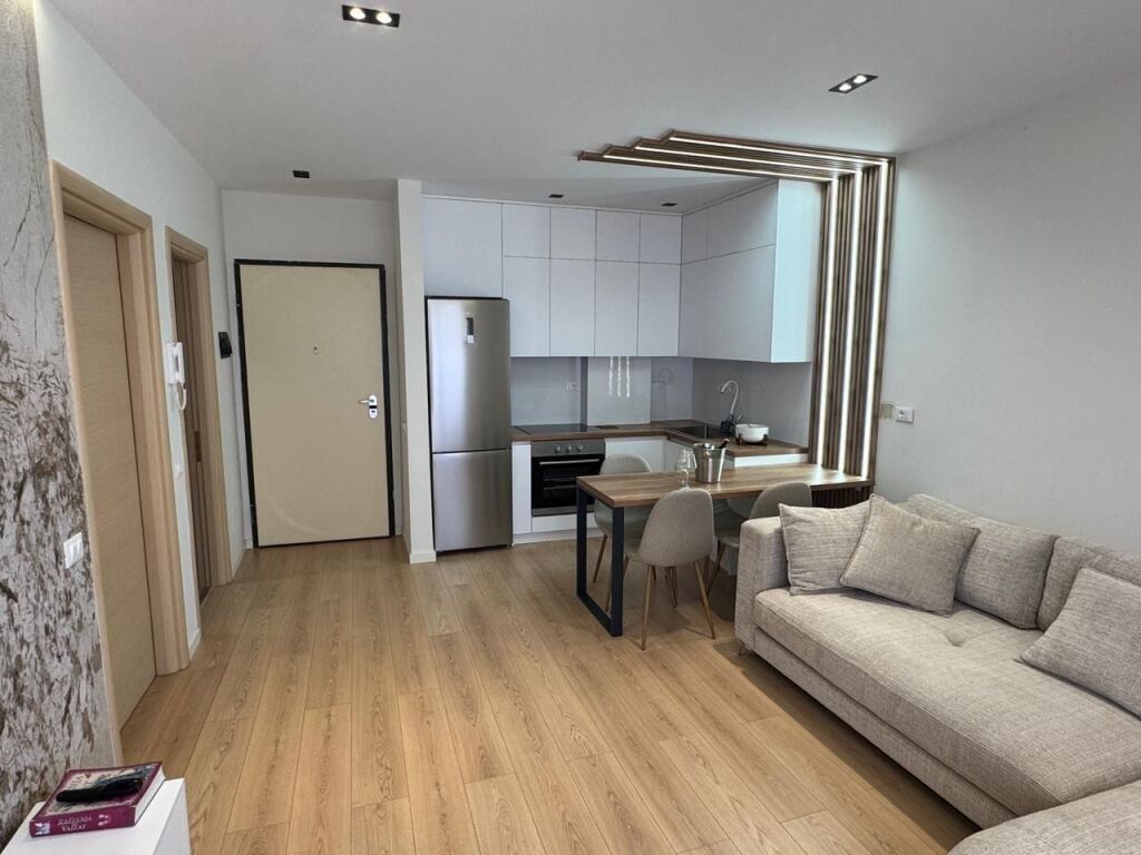 Shitet apartament ne qerret ne vije te pare