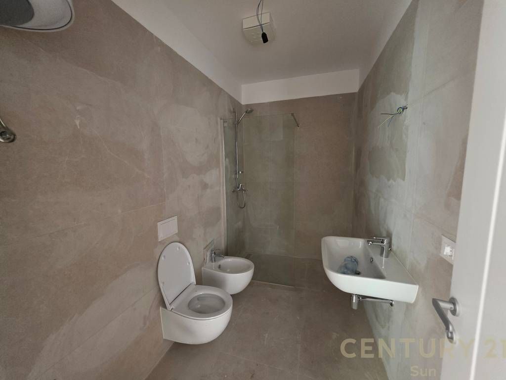 UFFICIO IN AFFITTO VICINO AIR ALBANIA 1.300 € /Mese