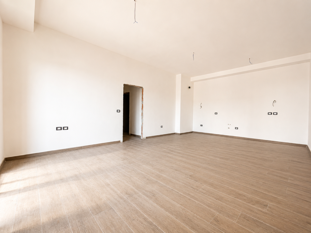 Shitet Apartament 3+1, 140 m² tek Square 21, Tiranë