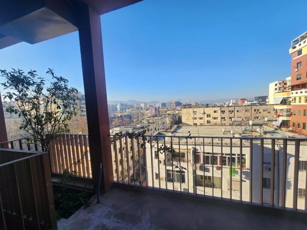 SPAZIO UFFICIO IN AFFITTO NELL'EDIFICIO GARDEN, VIA KAVAJES
