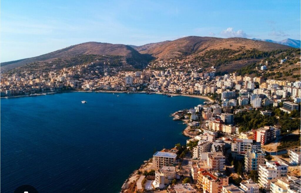 🏡 Shitet Truall në Sarandë – Mundësi e Shkëlqyer Investimi