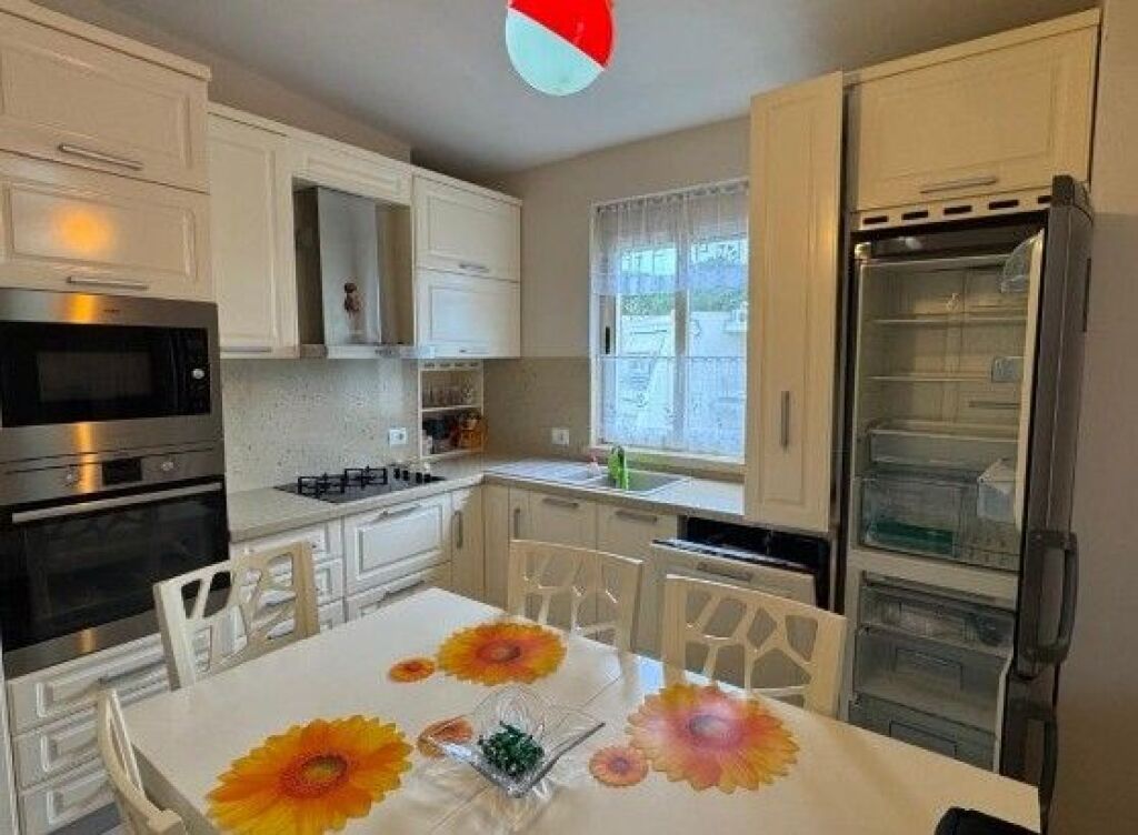 🏡 Apartament 2+1 në shitje – Kompleksi Lura 1, Gjiri i Lalzit