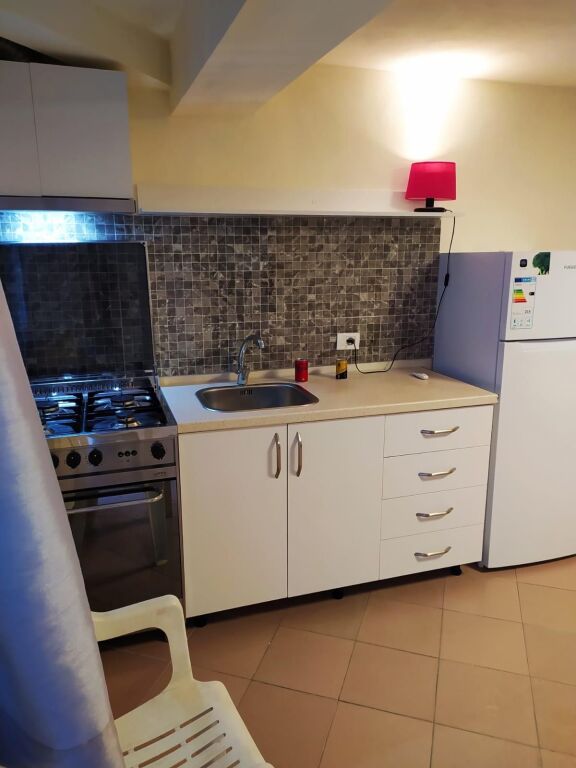 Qera | Garsoniere | Qendra Shëndetësore Qytet Studenti | 250 €/muaj