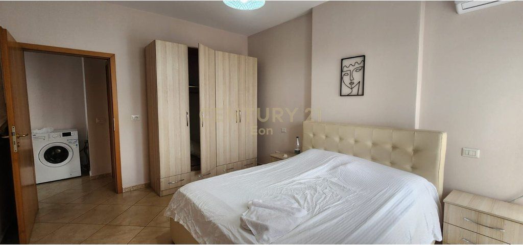 JEPET ME QERA APARTAMENT 3+1+2 PRANE PORTIT !
