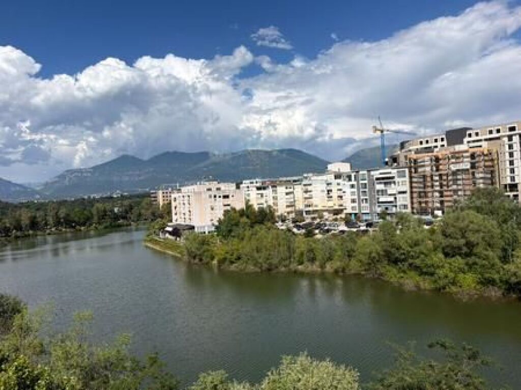 Shitet, Apartament 2+1+2, Liqeni i Thatë,Tiranë