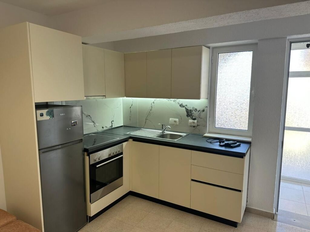 Affitto | Shtëpi private 1 + 1 | Ali Demi | 350 €/mese