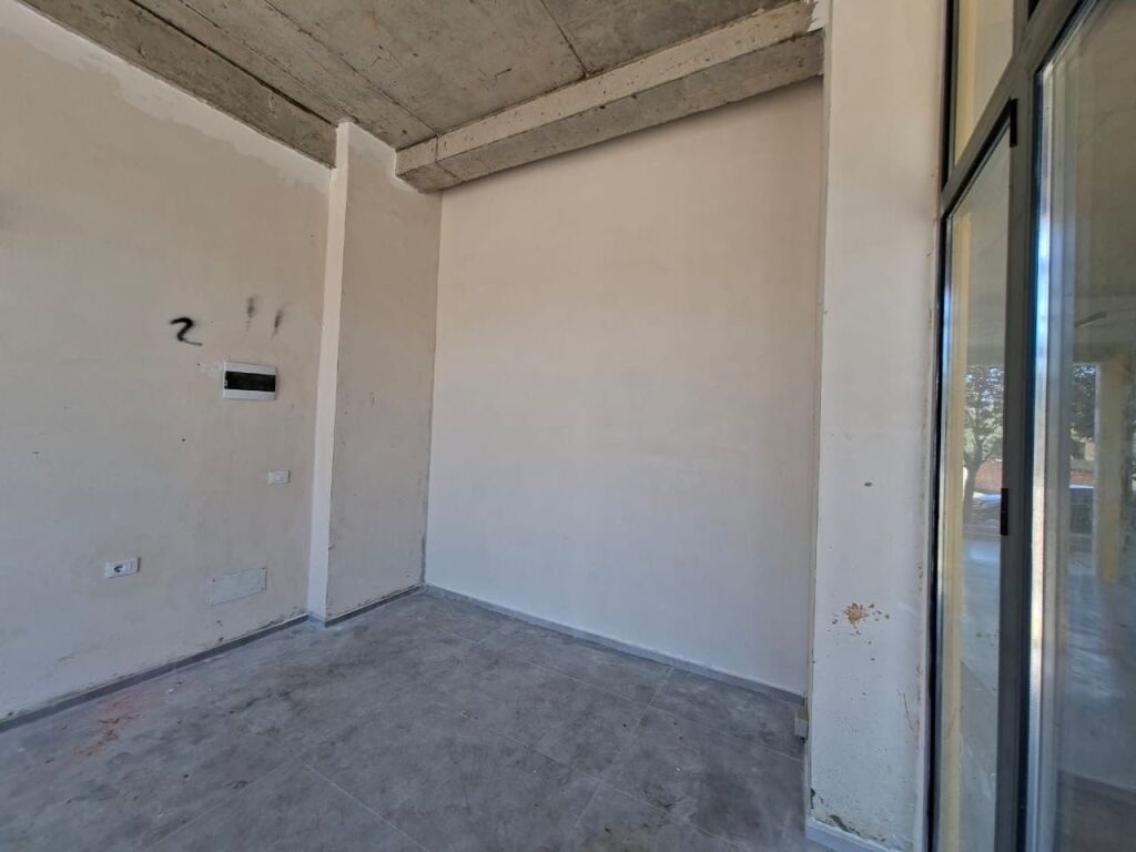 🏢 Jepet me qira dyqan në fund të Bulevardit të Ri