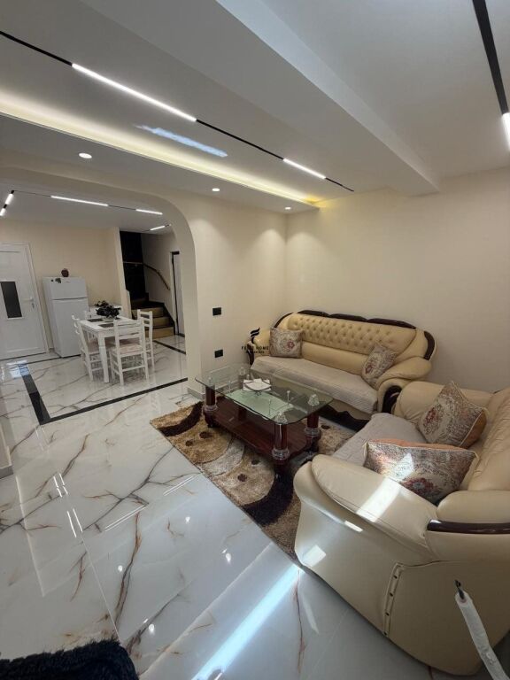 APPARTAMENTO IN AFFITTO 2+1+2 VIA ELBASANIT 80.000 LEKE FH-79913