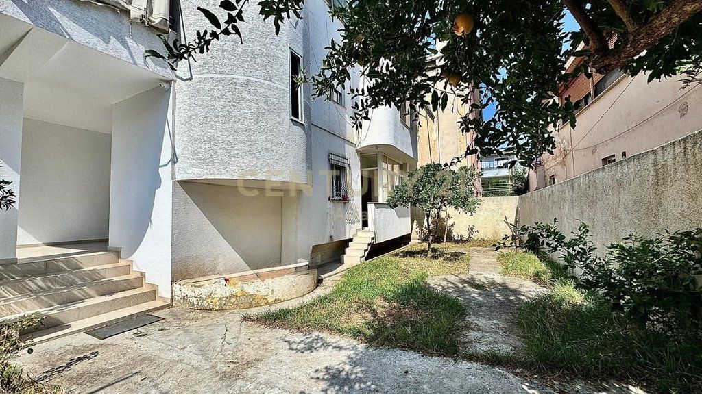 In vendita piano villa 2+1 con ingresso indipendente e cortile privato, Misto Mame!