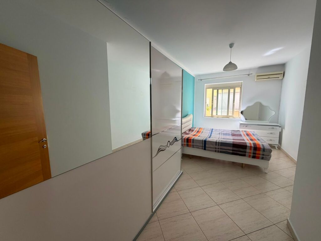Jepet apartament 2+1 me qera tek liqeni i thate