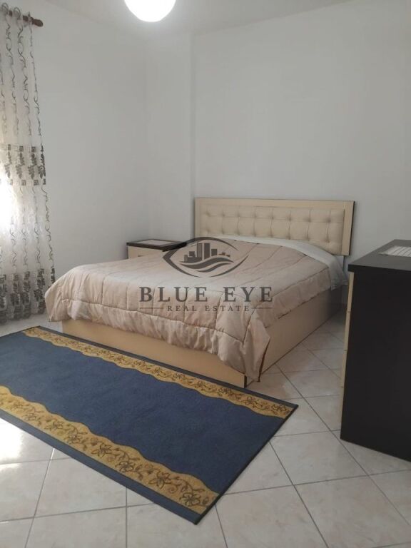 Apartament 2+1+2 për Shitje pranë Pallatit të Sportit