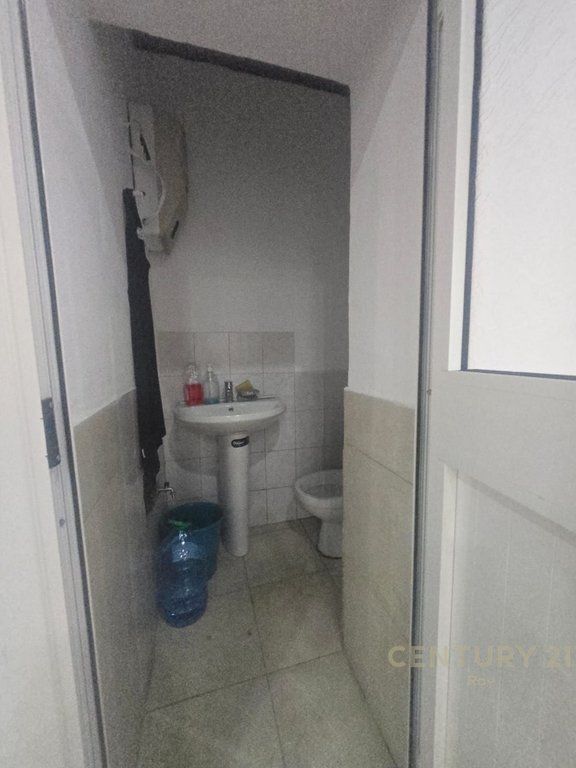 BUSINESS UNIT FOR SALE BUSINESS NEAR DURRES TRAIN STATION !!!
