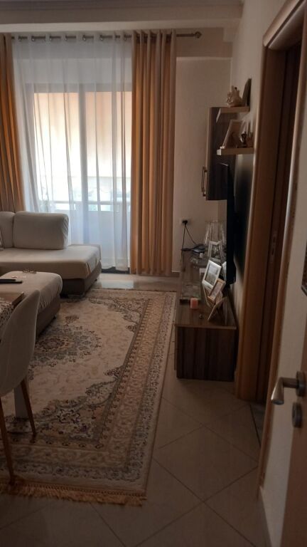 Shitet apartament 2+1 te Bulevardi Zogu I për 195 000 €