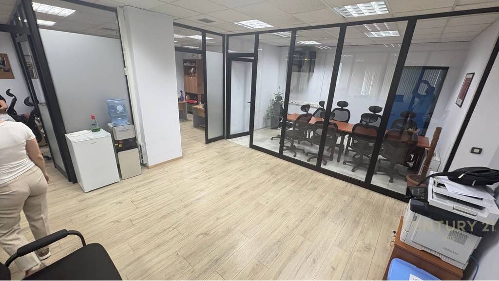UFFICIO IN AFFITTO IN CENTRO ALL'INTERNO DI UNA TORRE COMMERCIALE