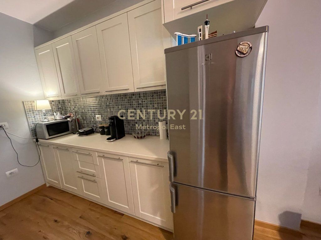 Jepet me qira Apartament Elegant 1+1 me Parkim vetëm 2 Minuta nga TEG EAST143210