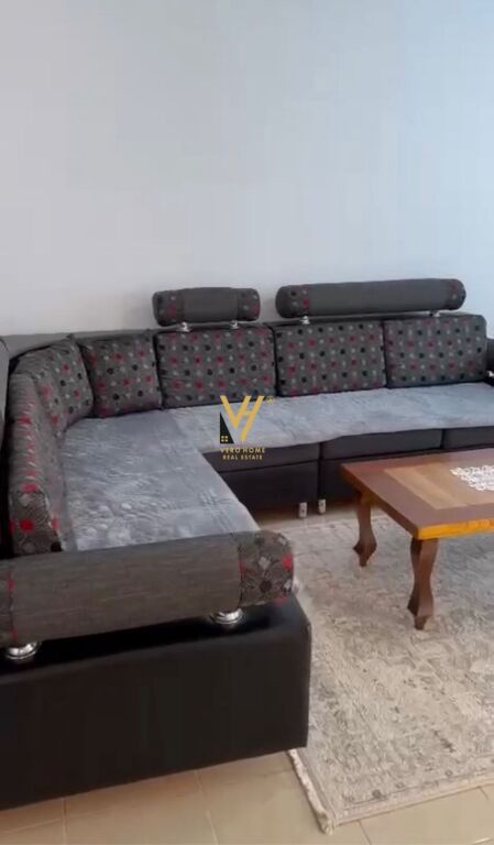 JEPET APARTAMENT 1+1 ME QIRA TE RRUGA E DIBRES 40.000 LEKE