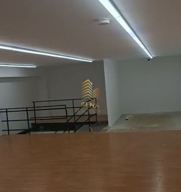 In affitto, locali commerciali duplex 134m², Via Myslym Shyri, 150.000 Lek/mese