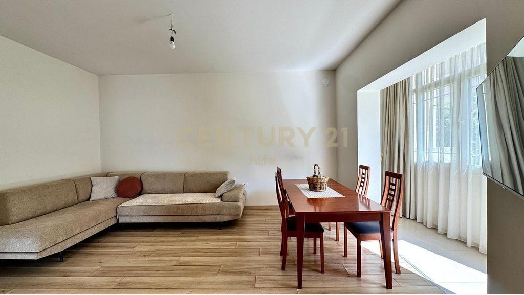In vendita piano villa 2+1 con ingresso indipendente e cortile privato, Misto Mame!