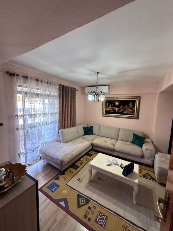 JEPETME QERA APARTAMENT 1+1 PRANE BLUESTAR CENTER, DURRES