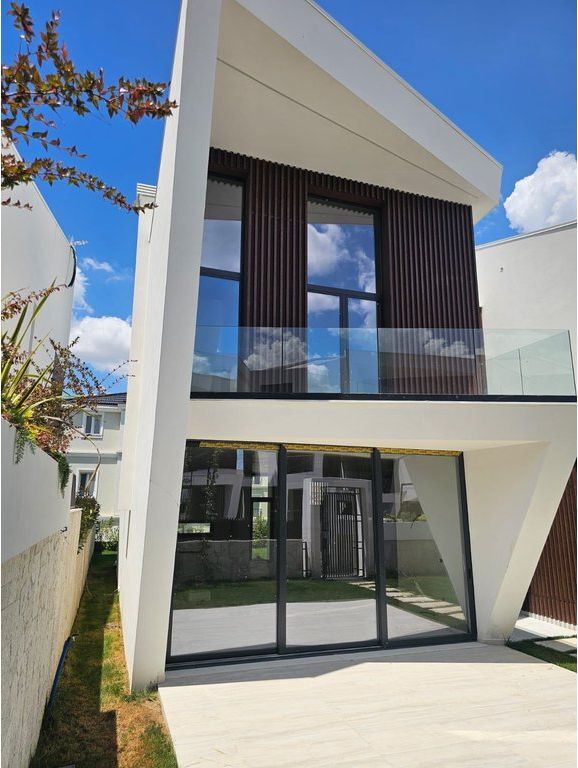 VILË MODERNE PËR SHITJE – MJULL -BATHORE, TIRANË! 780,000 €