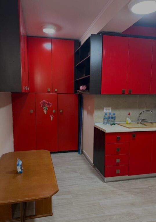 🏡 APARTAMENT 1+1 NË SHITJE – BULEVARDI ZOGU I PARË, (Perballe me Maternitetin e Vjeter )