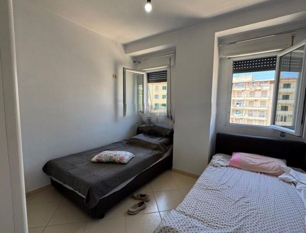 APARTAMENT 2+1+2 PER SHITJE,PRANE KONSULLATES ITALIANE ,LUNGOMARE!