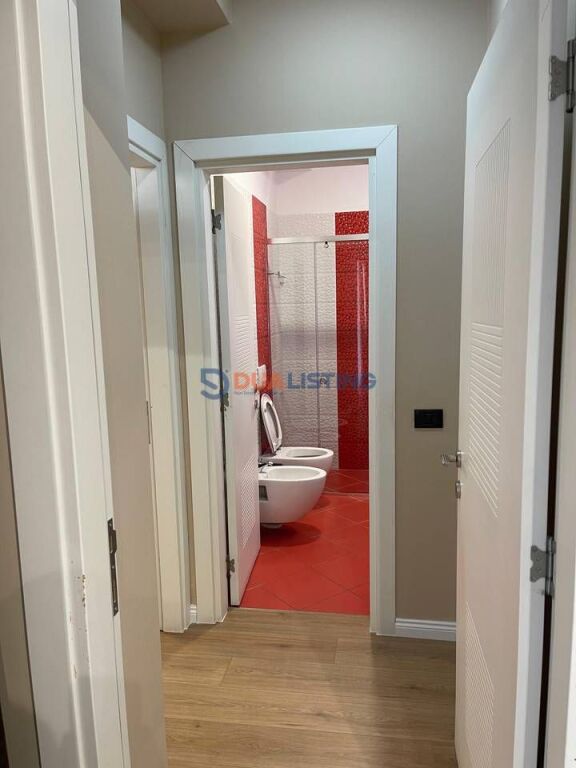 Japim me qira Apartament modern 1+1 me parkim te Rruge e Kosovarve.
