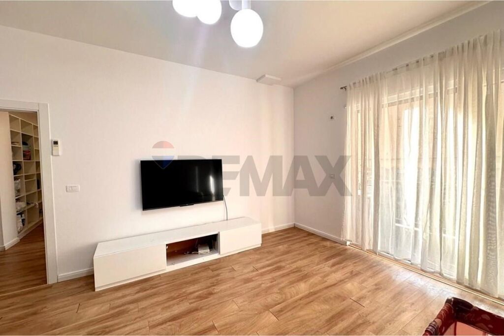 Super apartament 2+1+2 per shitje, Laprake