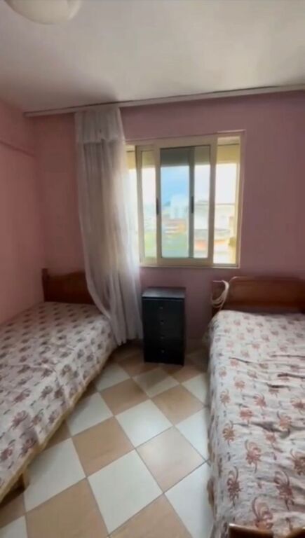 APARTAMENT 2+1 NE SHITJE PERBALL MATERNITETIT TE RI