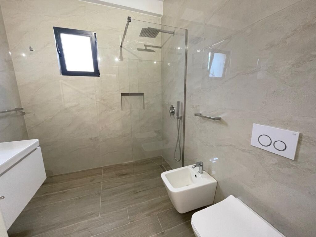 Luxe Apartament 2+1 for rent in Vlore
