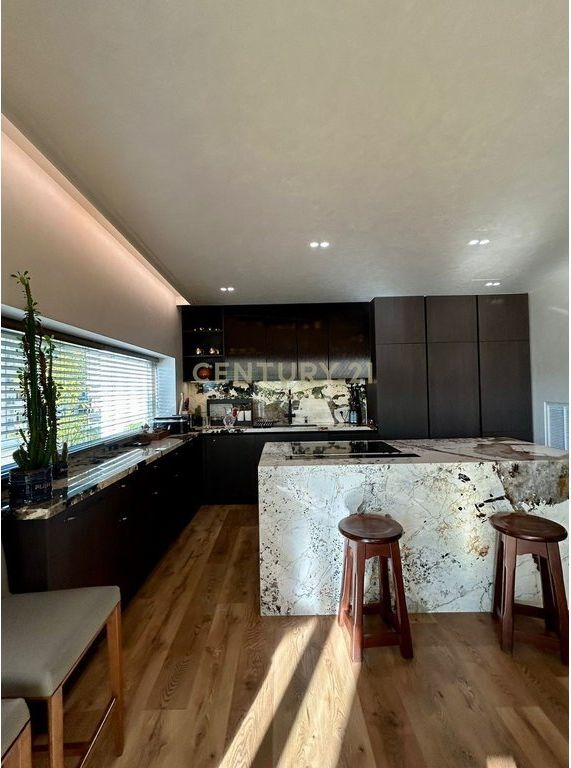 UNIQUE PENTHOUSE FOR SALE IN THE HEART OF THE FORMER BLOCK Exclusive Penthouse – A New Standard of Luxury Living!