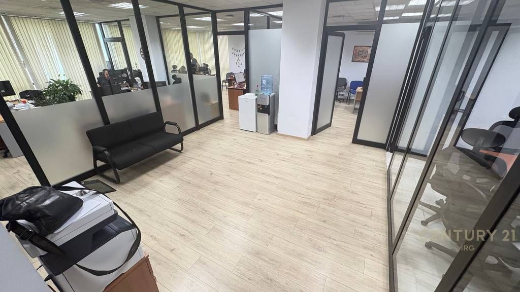 UFFICIO IN AFFITTO IN CENTRO ALL'INTERNO DI UNA TORRE COMMERCIALE