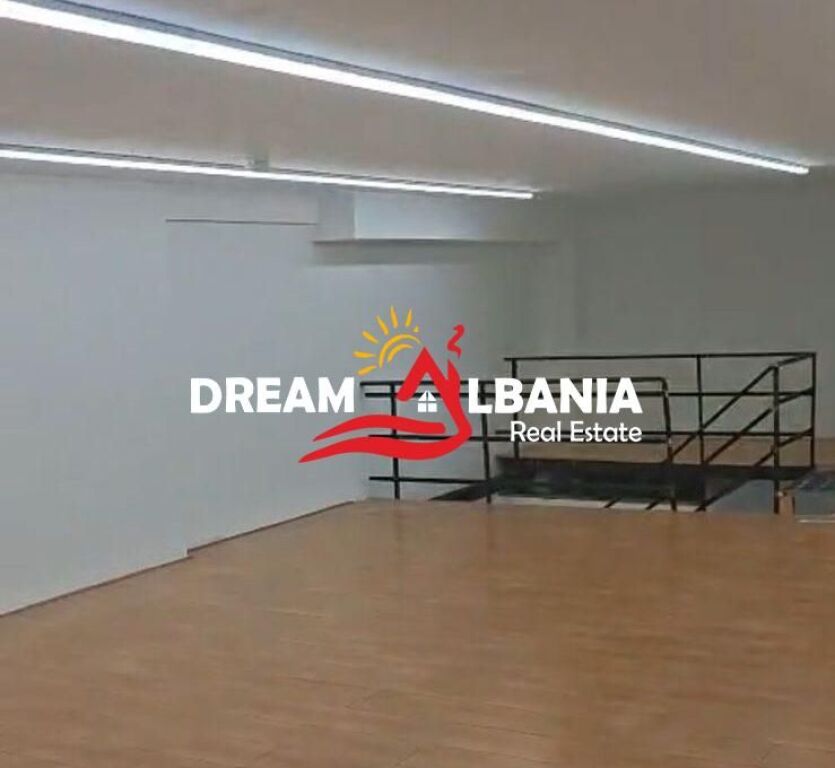 Jepet dyqan dyblex me qera ne rrugen Islam Alla, Tirane (ID 42711089)
