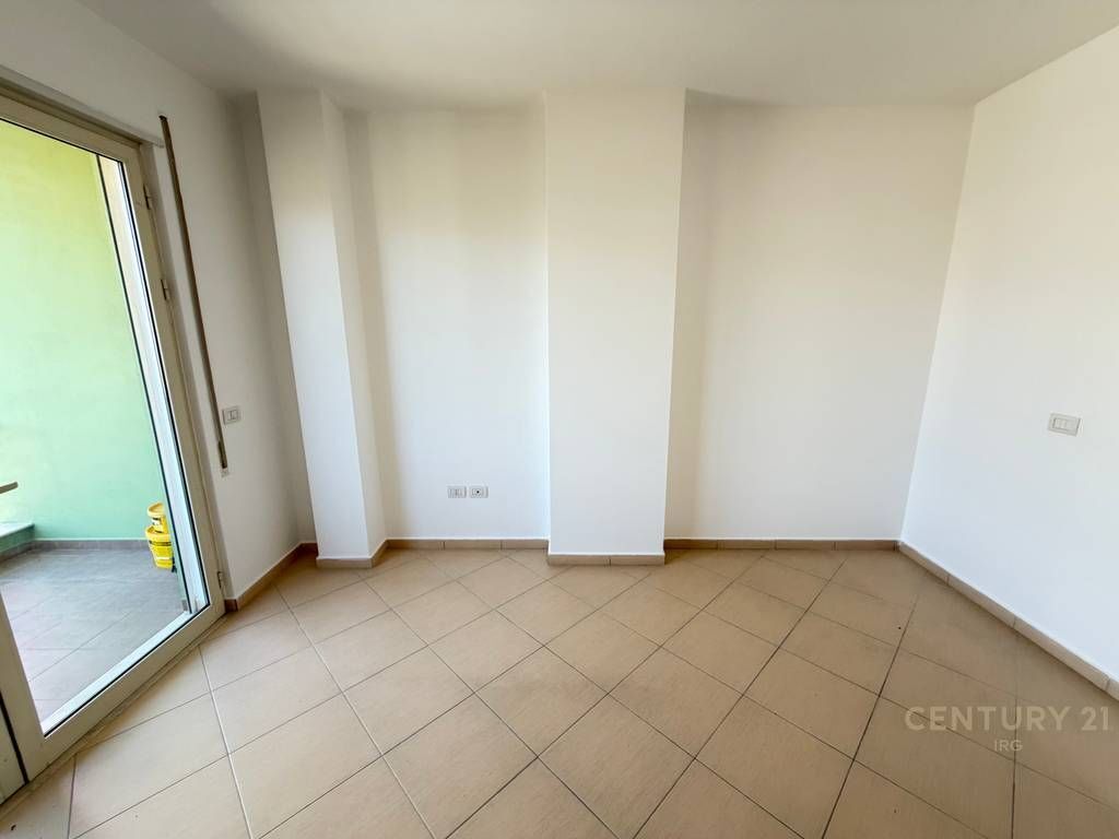 JEPET ZYRË 3+1+2+POST PARKIMI PËR QIRA TEK RRUGA E ELBASANIT