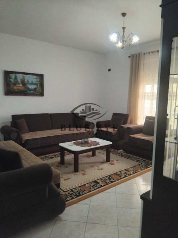 Apartament 2+1+2 për Shitje pranë Pallatit të Sportit