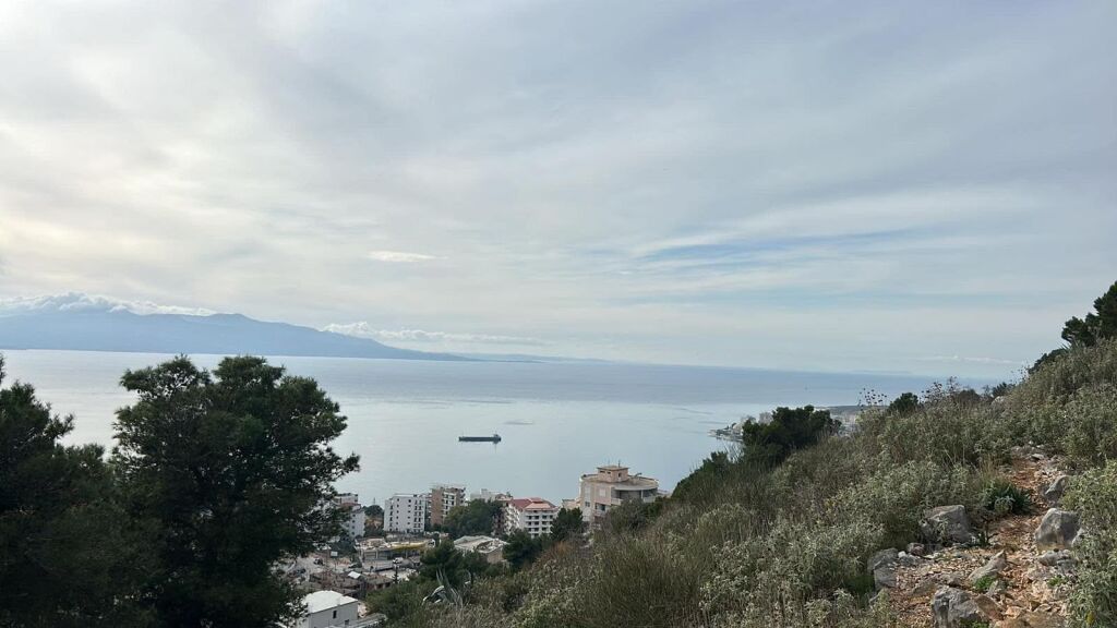 🏡 Shitet Truall në Sarandë – Mundësi e Shkëlqyer Investimi