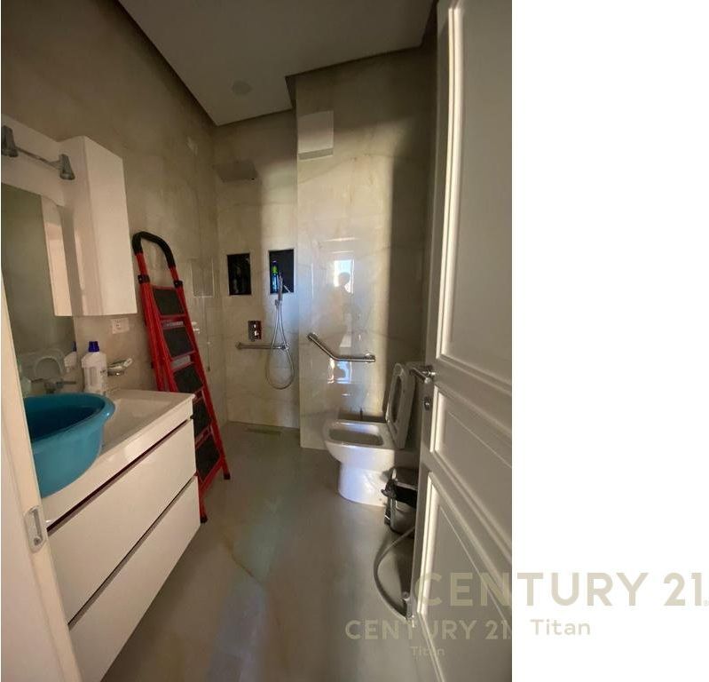Apartament 2+1+2 per shitje prane Vila Gold