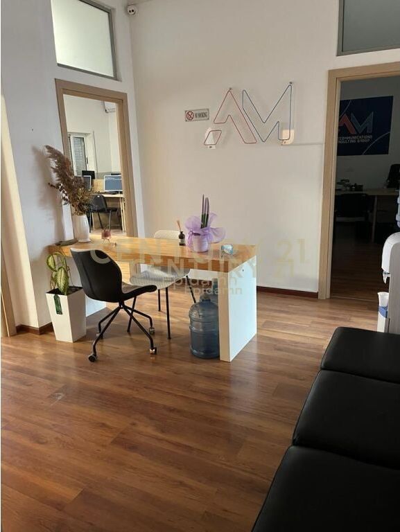 Spazio Commerciale in Affitto a Kazazi, Durrës - 800€ | 160 m²