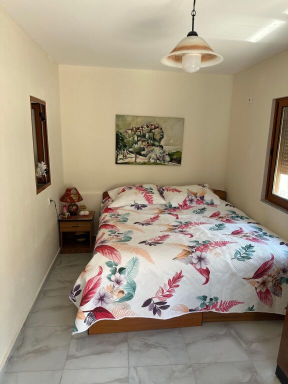 Qera | Shtëpi private 2 + 1 | Rruga Shefqet Kuka | 450 €/muaj